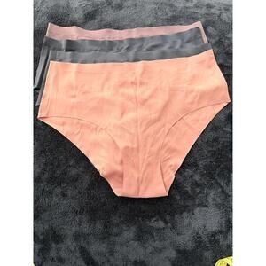 New Without Tags Women’s No Show Cheeky Underwear – Size Medium – 4 Pack